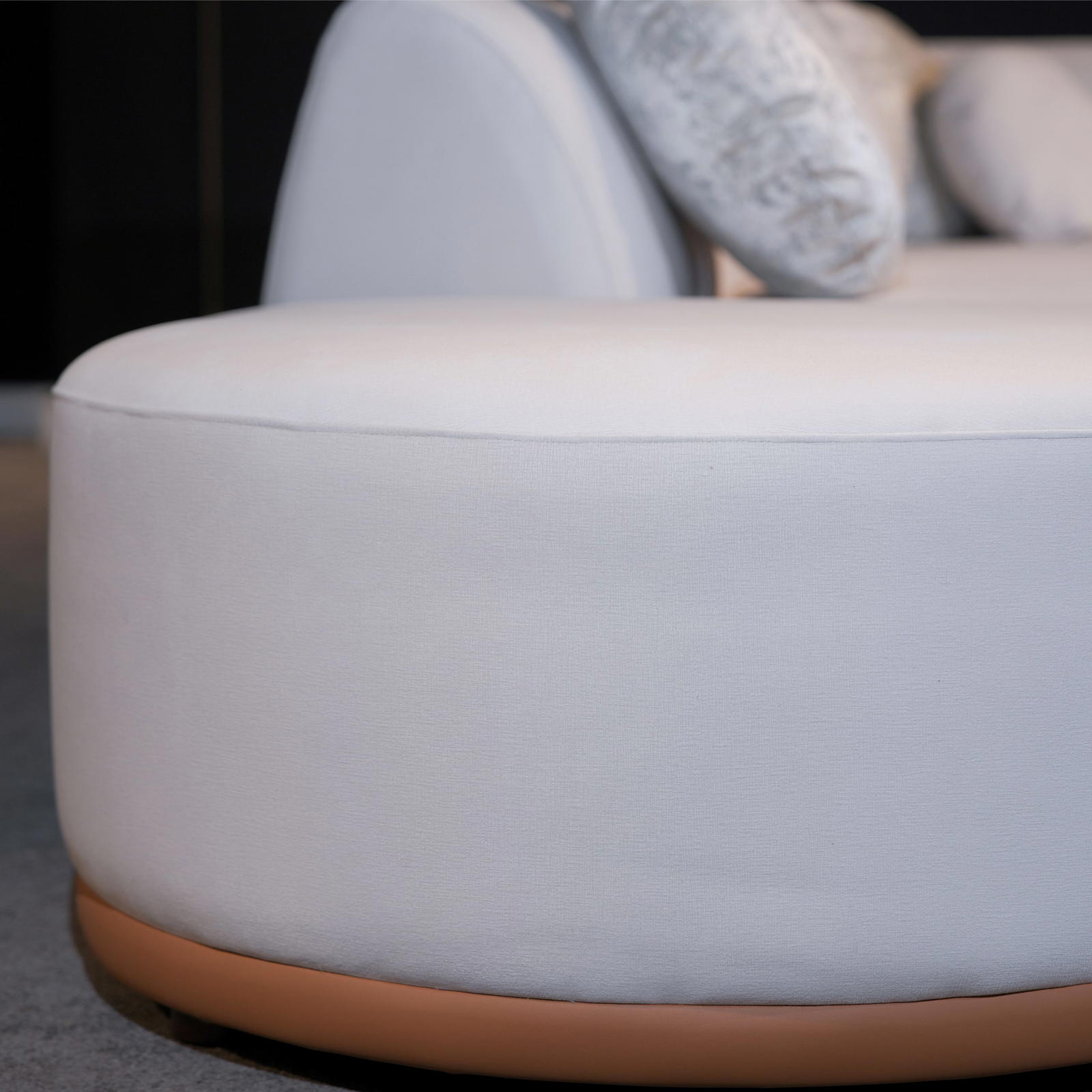 Sofa Dune (8-seater) in velvet cream
