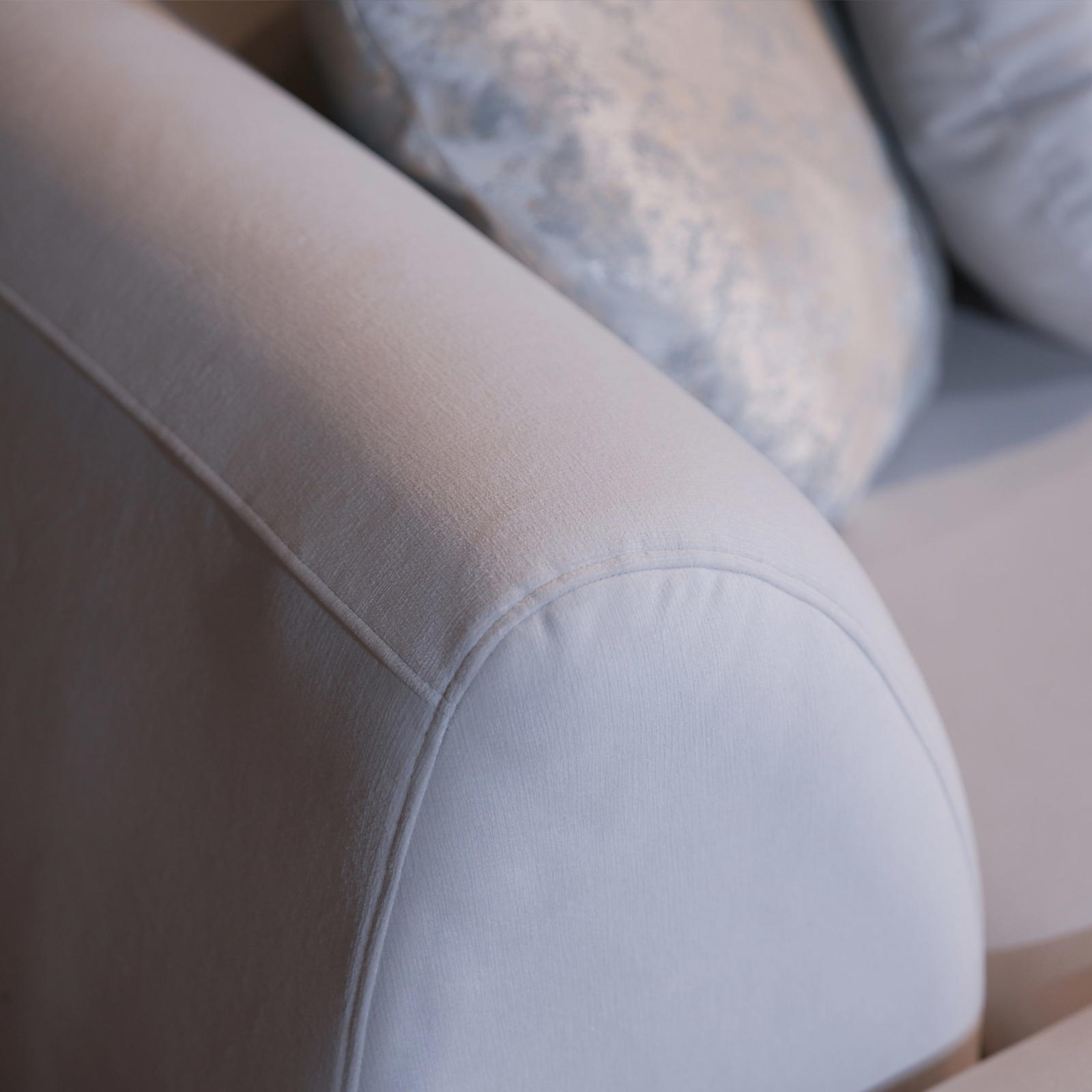 Sofa Dune (8-seater) in velvet cream