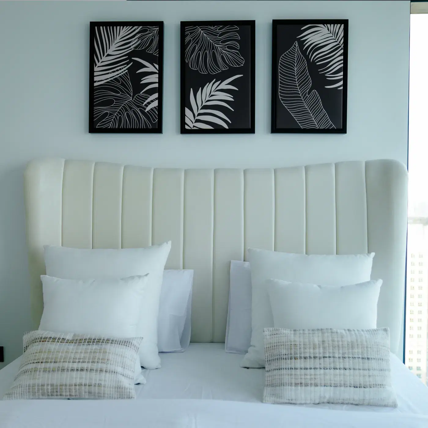 Bed Nora (king size) in velvet off-white